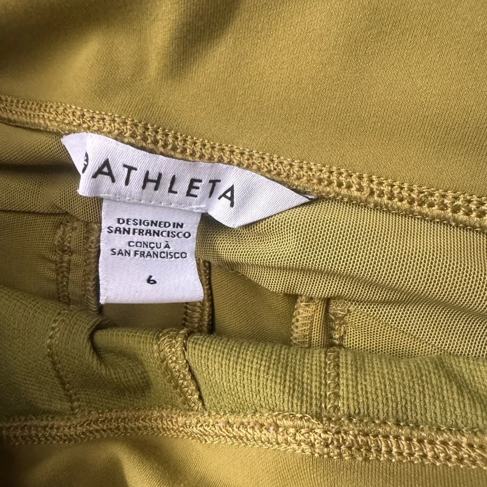 Athleta Headlands Hybrid Highrise Cargo Legging in Olive Green - Picture 2 of 5